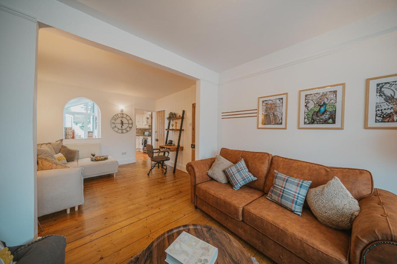 Cotswolds- Homely 2 Bed House With Garden, Wifi - Esho Stays Cirencester Exteriör bild