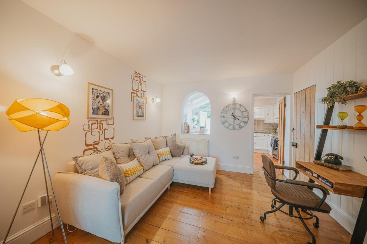 Cotswolds- Homely 2 Bed House With Garden, Wifi - Esho Stays Cirencester Exteriör bild