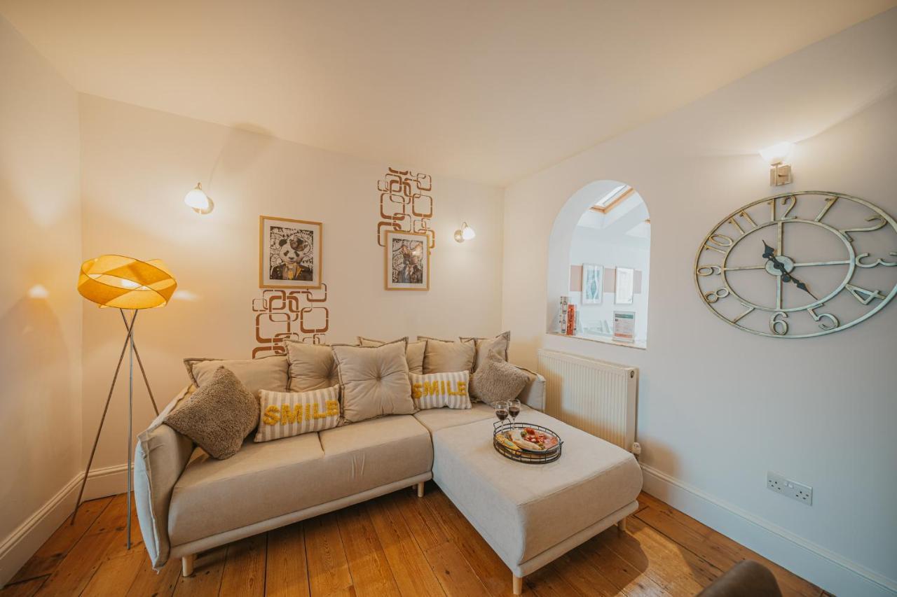 Cotswolds- Homely 2 Bed House With Garden, Wifi - Esho Stays Cirencester Exteriör bild